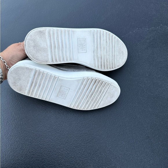 Eileen Fisher Prop Platform Sneaker Gold
Iridescent Metallic Sparkle Shoe 7.5 - Picture 6 of 8